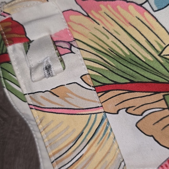 Cache Floral Ankle Pants with Multicolor Design - Picture 6 of 6